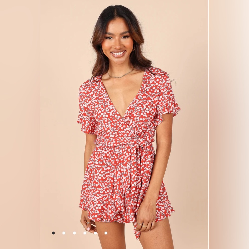 JOLLEE TIE WAIST ROMPER - RED
